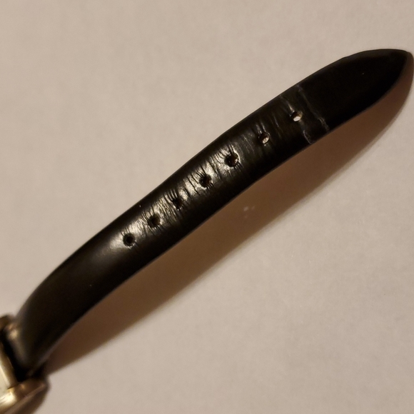 FOSSIL Watch, Silver Finish, Genuine Black Leather Band. Has date calendar. - Picture 6 of 8